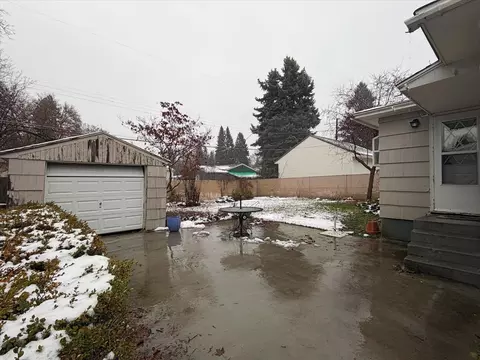 Exterior - 1027 E 37th Ave, Spokane, WA 99203 photo 4 of 7