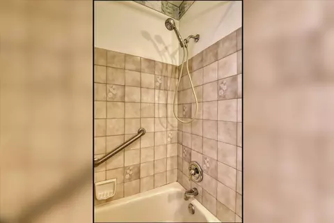 Bath - 1027 E 37th Ave, Spokane, WA 99203 photo 3 of 4