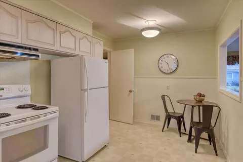 Kitchen - 1027 E 37th Ave, Spokane, WA 99203 photo 3 of 4