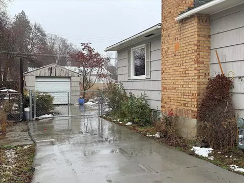 Exterior - 1027 E 37th Ave, Spokane, WA 99203 photo 3 of 7