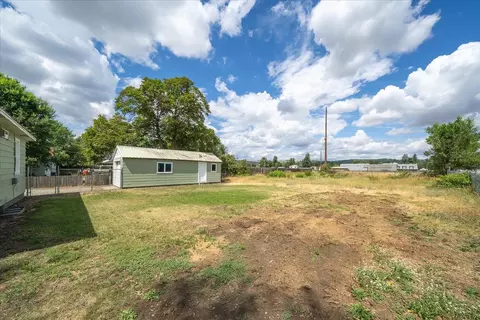 Exterior - 8209 E Knox Ave, Spokane Valley, WA 99212 photo 6 of 9