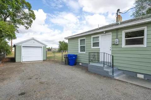 Exterior - 8209 E Knox Ave, Spokane Valley, WA 99212 photo 4 of 9