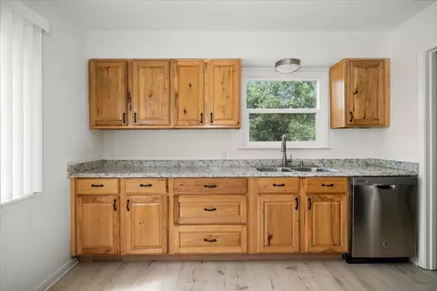 Kitchen - 8209 E Knox Ave, Spokane Valley, WA 99212 photo 1 of 1