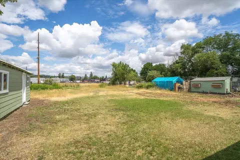 Exterior - 8209 E Knox Ave, Spokane Valley, WA 99212 photo 5 of 9