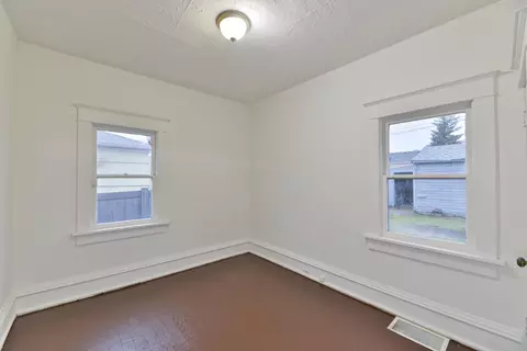 Bedroom - 1329 E Gordon Ave, Spokane, WA 99207 photo 1 of 3