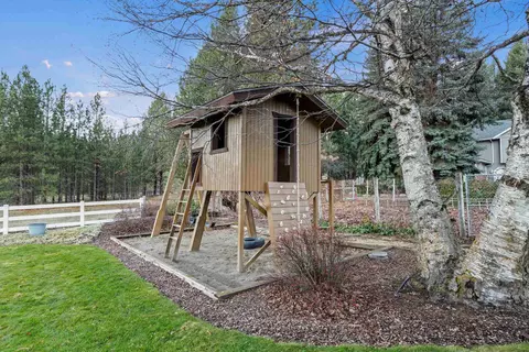 Exterior - 9520 E Holman Rd, Spokane, WA 99206 photo 9 of 13