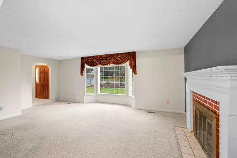 Living - 9520 E Holman Rd, Spokane, WA 99206 photo 2 of 7
