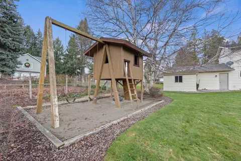 Exterior - 9520 E Holman Rd, Spokane, WA 99206 photo 10 of 13