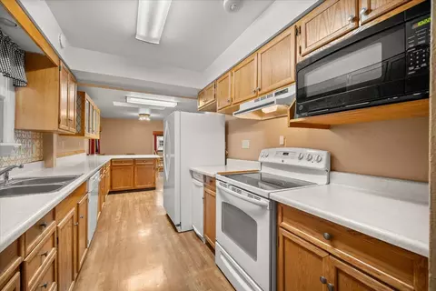 Kitchen - 3323 E Jackson Ave, Spokane, WA 99217 photo 2 of 3