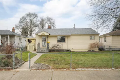3323 E Jackson Ave, Spokane, WA 99217