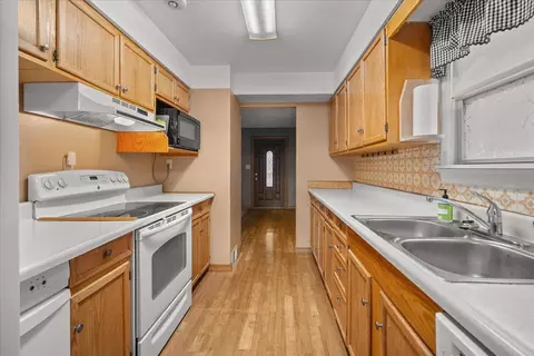 Kitchen - 3323 E Jackson Ave, Spokane, WA 99217 photo 1 of 3