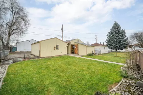 Exterior - 3323 E Jackson Ave, Spokane, WA 99217 photo 3 of 4