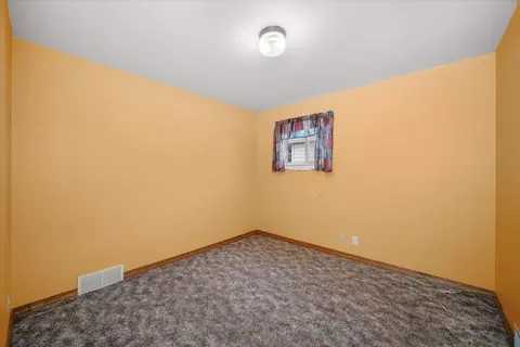 Bedroom - 3323 E Jackson Ave, Spokane, WA 99217 photo 2 of 3
