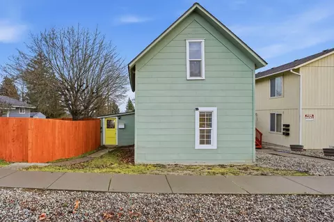 117 4th St, Cheney, WA 99004