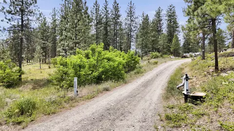 5720 W Riverview Ln, Deer Park, WA 99006