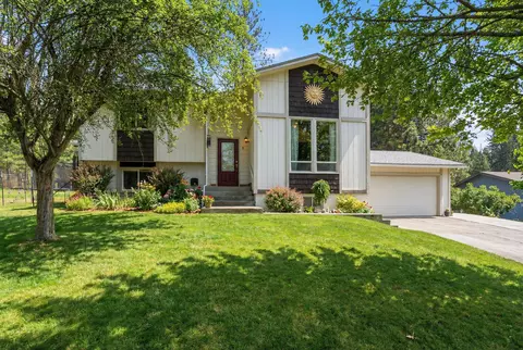 12914 W Suncrest Cir, Nine Mile Falls, WA 99026