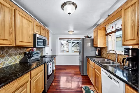 Kitchen - 7109 E 9th Ave, Spokane Valley, WA 99212 photo 1 of 2