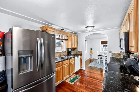 Kitchen - 7109 E 9th Ave, Spokane Valley, WA 99212 photo 2 of 2