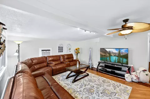 Living - 7109 E 9th Ave, Spokane Valley, WA 99212 photo 2 of 3