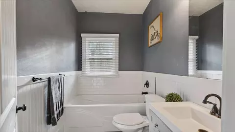 Bath - 3908 E 13th Ave, Spokane, WA 99202 photo 2 of 3