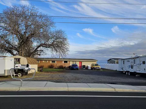 3089 NE Westshore Dr, Moses Lake, WA 98837