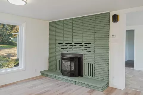 Living - 10521 E 5th Ave, Spokane Valley, WA 99206 photo 3 of 8