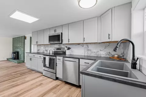 Kitchen - 10521 E 5th Ave, Spokane Valley, WA 99206 photo 3 of 3