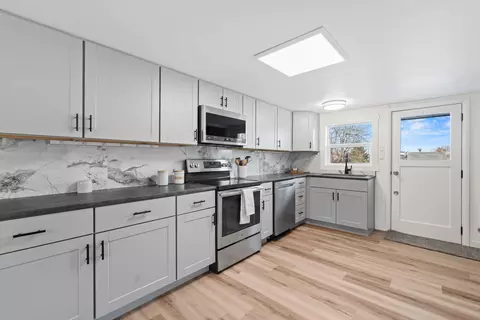 Kitchen - 10521 E 5th Ave, Spokane Valley, WA 99206 photo 1 of 3
