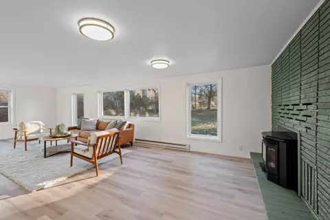 Living - 10521 E 5th Ave, Spokane Valley, WA 99206 photo 2 of 8