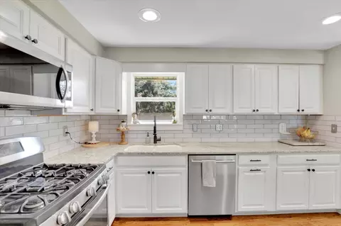 Kitchen - 13720 E 27th Ave, Spokane Valley, WA 99216 photo 4 of 4