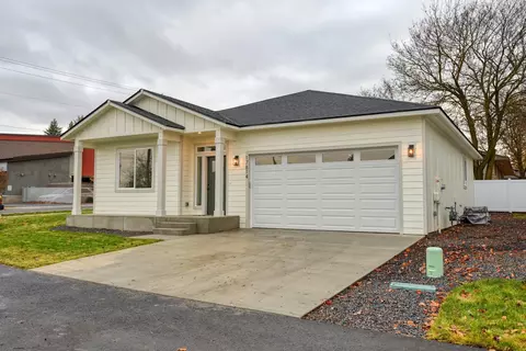 17814 E 3rd Ln, Spokane Valley, WA 99016