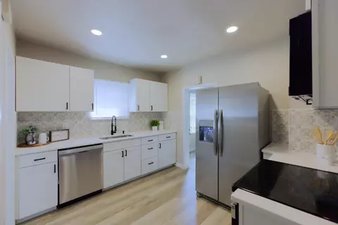 Kitchen - 1115 Everett Ave, Spokane, WA 99207 photo 3 of 4