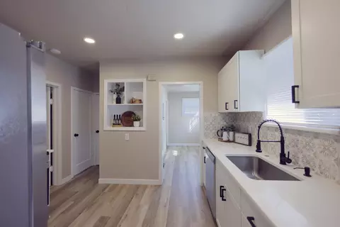 Entry Way - 1115 Everett Ave, Spokane, WA 99207 photo 1 of 3