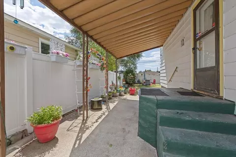 Exterior - 2204 E Joseph Ave, Spokane, WA 99207 photo 2 of 4