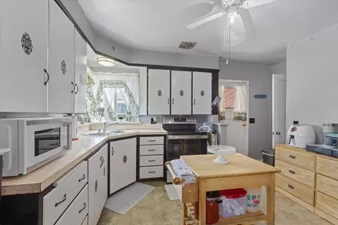 Kitchen - 2204 E Joseph Ave, Spokane, WA 99207 photo 2 of 3
