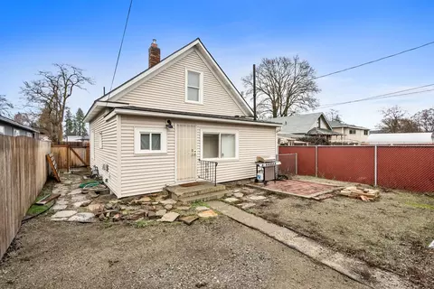 Exterior - 824 E Crown Ave, Spokane, WA 99207 photo 3 of 5