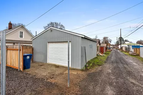 Exterior - 824 E Crown Ave, Spokane, WA 99207 photo 5 of 5