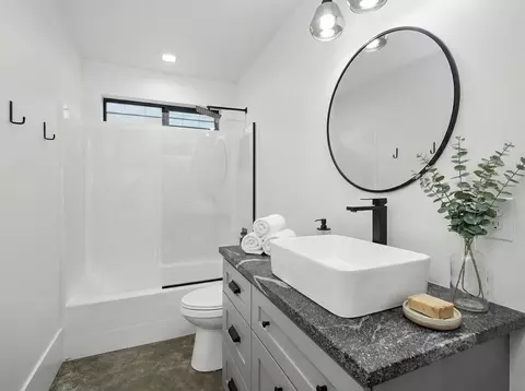 Bath - 3326 E 55th Ave, Spokane, WA 99223 photo 3 of 3