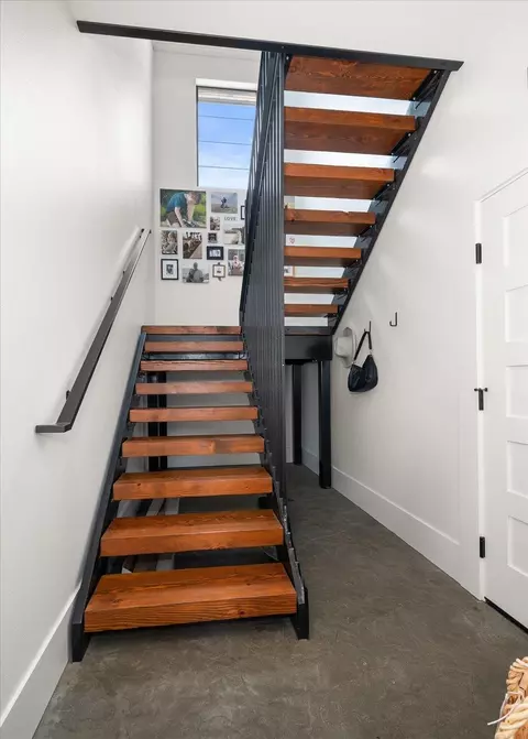 Entry Way - 3326 E 55th Ave, Spokane, WA 99223 photo 1 of 2