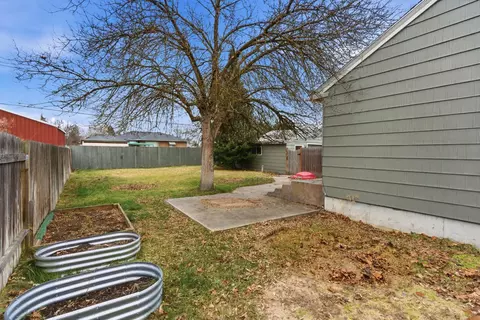 Exterior - 5710 N E St, Spokane, WA 99205 photo 3 of 5