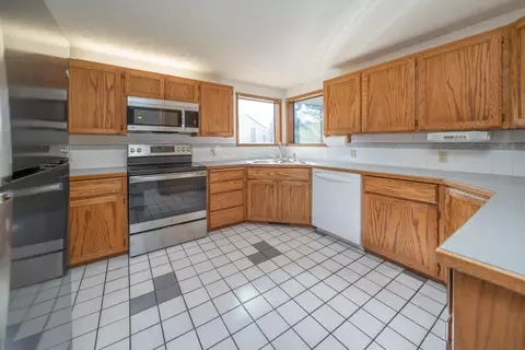 Kitchen - 4919 E Sumac Dr, Spokane, WA 99223 photo 2 of 4