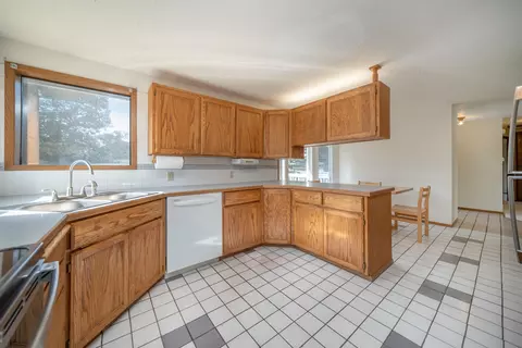 Kitchen - 4919 E Sumac Dr, Spokane, WA 99223 photo 3 of 4