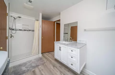 Bath - 4919 E Sumac Dr, Spokane, WA 99223 photo 2 of 2