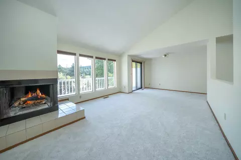 Living - 4919 E Sumac Dr, Spokane, WA 99223 photo 2 of 8