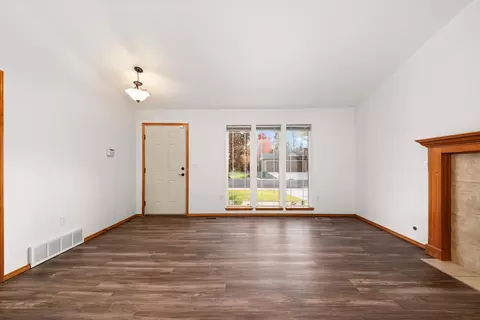 Living - 27 E Trevor Rd, Colbert, WA 99005 photo 3 of 8