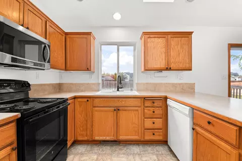 Kitchen - 27 E Trevor Rd, Colbert, WA 99005 photo 2 of 3