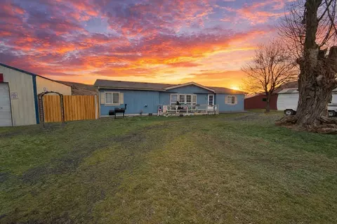 81 Morrow St, Endicott, WA 99125