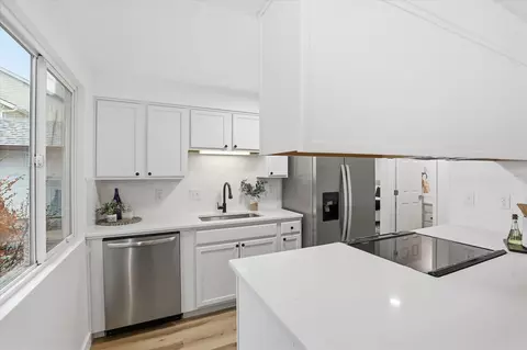 Kitchen - 102 E Weile Ave UNIT 1, Spokane, WA 99208 photo 4 of 4