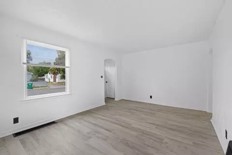 1318 E Broad Ave, Spokane, WA 99207 photo 7