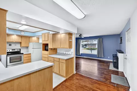 5727 N Maple St, Spokane, WA 99205 photo 10
